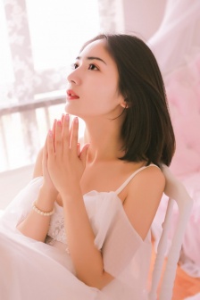 一边吃着一面膜下奶爽